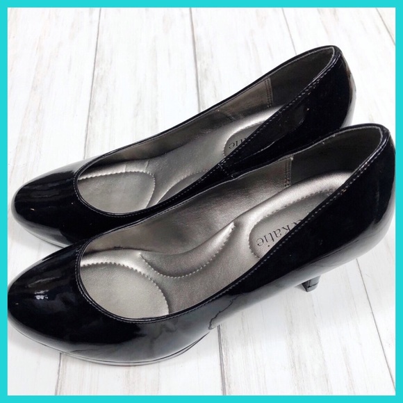 Kelly & Katie Faux Patent Pumps, size 7 Wide. - Picture 3 of 8